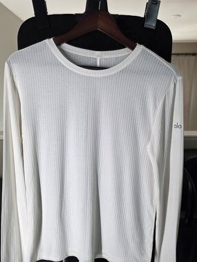ALO Yoga Cream Ribbed Long-Sleeve Crew
